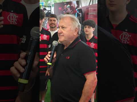 ZICO ENCONTRA TORCEDORES NA CASA FLAMENGO