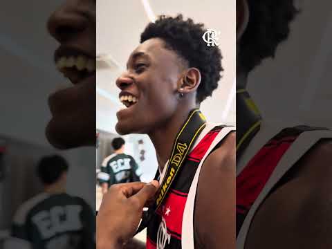 MEDIA DAY NO #flabasquete E O DANIEL ONWENU QUEBROU DE FOTÓGRAFO. APROVADO, NAÇÃO?! 😂 #basquete