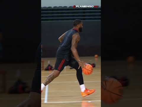 TUDO PRONTO PARA A ESTREIA DO #flabasquete NA COPA INTERCONTINENTAL DE SINGAPURA! 🏀💪❤🖤 #flamengo