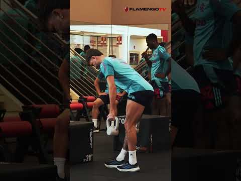 FLAMENGO INTENSIFICA TREINOS NO NINHO DO URUBU
